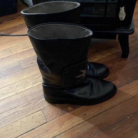 Herri DeVignn western looking boots - Picture 2 of 9